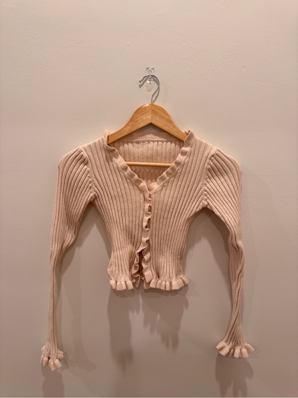 cutesy frilly ribbed cropped cardigan!
